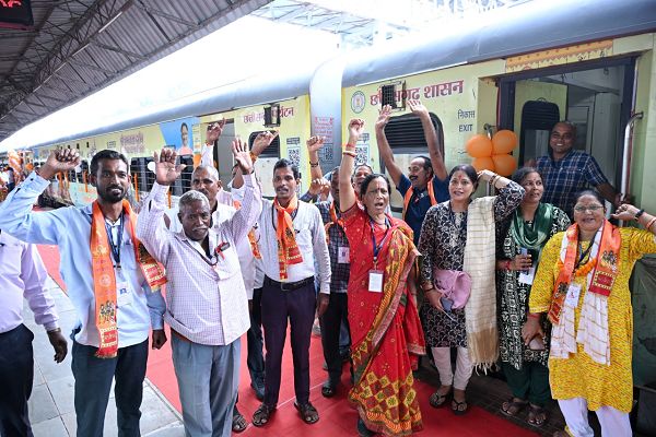  श्रीरामलला दर्शन योजना : 850 श्रद्धालु अयोध्या धाम के लिए हुए रवाना