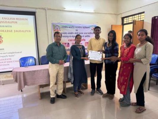 अंतर-महाविद्यालयीन क्विज, समूह चर्चा व भाषण प्रतियोगिता में छात्र-छात्राओं ने उत्साहपूर्वक लिया हिस्सा