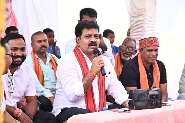  उप मुख्यमंत्री श्री विजय शर्मा ग्राम जीताटोला में आयोजित &lsquo;दीदी के गोठ&rsquo; रेडियो प्रसारण कार्यक्रम में हुए शामिल 