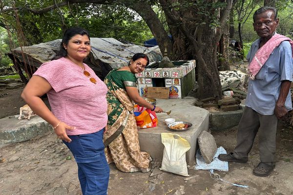  पितृ मोक्ष अमावस्या के अवसर पर भोजन वितरण कार्यक्रम।