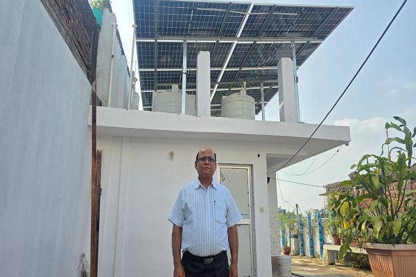 बिजली उपभोक्ता से बने बिजली निर्माता-राजकमल मिश्रा