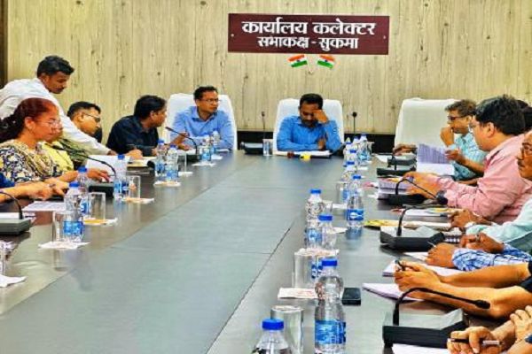 मनरेगा और आवास योजनाओं की समीक्षा, समयबद्ध कार्य पूर्ण करने पर जोर