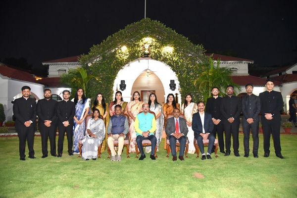 मानवीय संवेदनाओं के साथ कार्य करें - श्री डेका