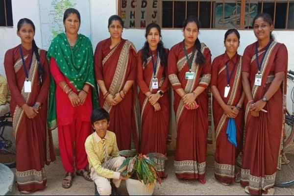  नेहा पब्लिक उच्चतर माध्यमिक विद्यालय लोरमी की अनोखी पहल एक पेड़ जन्म दिन के नाम