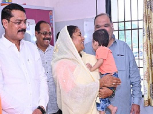 मंत्री लक्ष्मी राजवाड़े ने सेवा भारती में निवासरत बच्चों की ली जानकारी