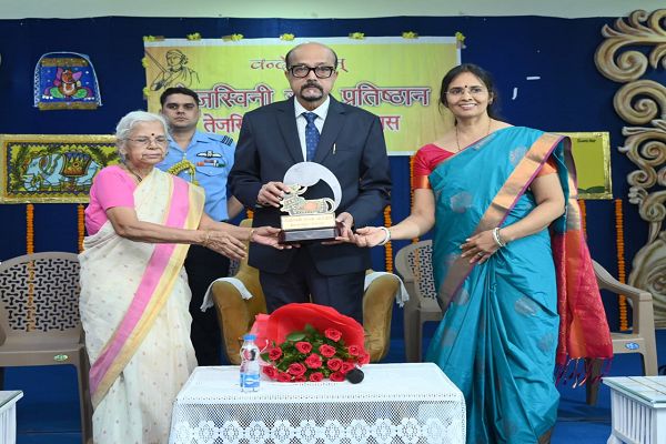  राज्यपाल श्री रमेन डेका ने तेजस्विनी छात्रावास का किया निरीक्षण