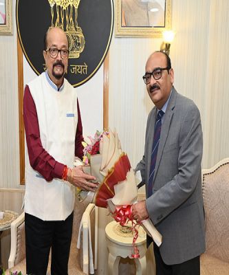  राज्यपाल श्री रमेन डेका से नव नियुक्त मुख्य सचिव ने सौजन्य भेंट की