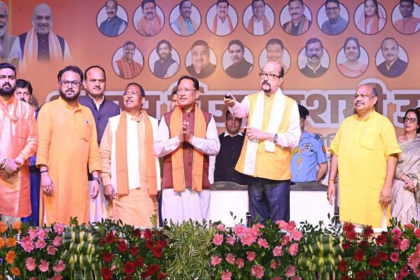  डब्लू आर एस कॉलोनी में रावण दहन: राज्यपाल रमेन डेका और मुख्यमंत्री विष्णु देव साय की उपस्थिति में उमड़ा उत्साह