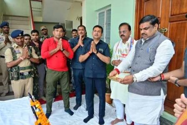 विजयादशमी पर कैबिनेट मंत्री गजेन्द्र यादव ने शस्त्र पूजन कर दी शुभकामनाएँ