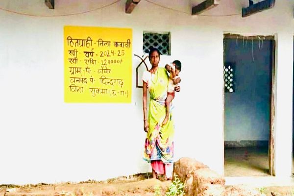  नीला कवासी ने बंदूक छोड़ अपनाया शांति और विकास का रास्ता : नीला कवासी को मिला पक्का मकान