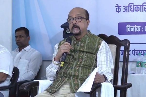 राज्यपाल ने लखनपुर में बैठक लेकर योजनाओं की जानकारी ली