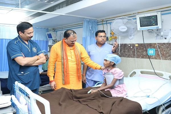 पापा, मैं ठीक हो गई' &ndash; दिल की बीमारी से ठीक होकर घर लौट रही है मासूम शांभवी