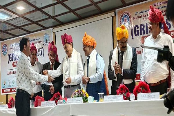 डॉ. एस. के. वर्मा को लाइफ टाइम अचीवमेंट अवॉर्ड से सम्मानित किया गया