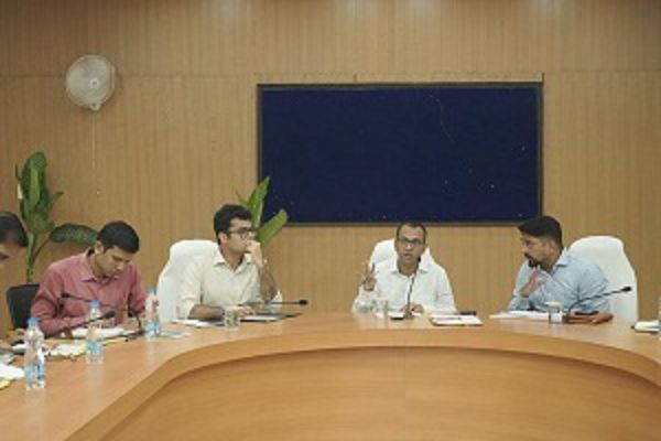 सोलर पैनल लगवाने हेतु आवश्यक कार्यवाही सुनिश्चित करने के दिए निर्देश