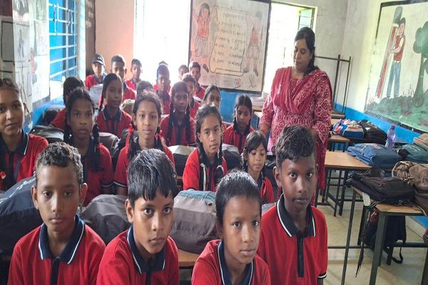 पठियापाली स्कूल में नई शिक्षिका के आने से बदली शिक्षा की तस्वीर