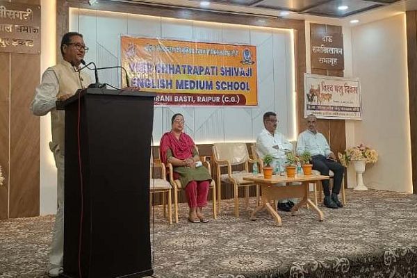 विश्व पशु दिवस पर मनोहर गौशाला के ट्रस्टी ने बताया गाय का महत्व