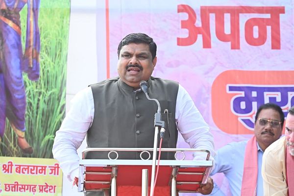 हम सभी एक किसान परिवार के हैं आपकी समस्याओं के हल के लिए हम प्रतिबद्ध: मंत्री श्री गजेंद्र यादव