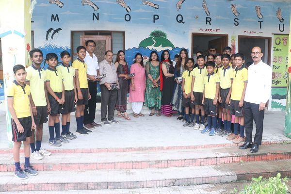  आर्ना फाउंडेशन द्वारा निःशुल्क आई कैम्प एवं दिवाली सेलिब्रेशन का आयोजन