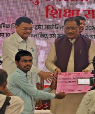 मुख्यमंत्री नोनी बाबू मेधावी शिक्षा सहायता योजना से बिट्टू का संवर रहा भविष्य