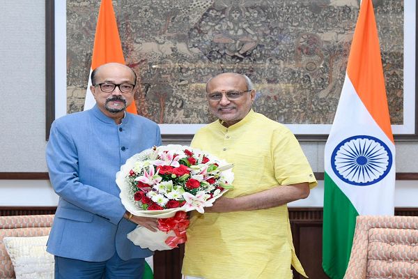 राज्यपाल श्री डेका ने उपराष्ट्रपति श्री राधाकृष्णन से की भेंट