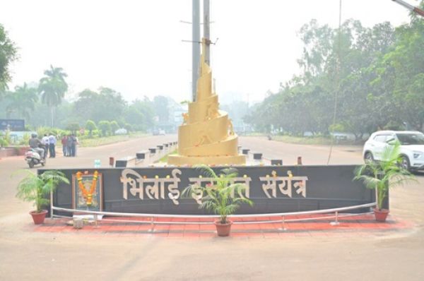 इस्पात भवन के समक्ष रोड डिवाइडर को मिला नया स्वरूप