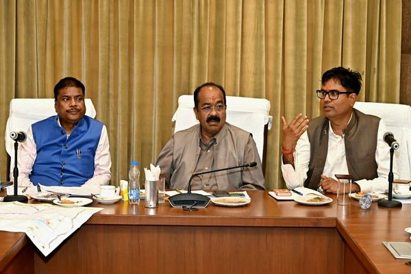 उप मुख्यमंत्री श्री अरुण साव ने वन एवं पर्यावरण मंत्री श्री केदार कश्यप और वित्त मंत्री श्री ओ.पी. चौधरी के साथ राज्योत्सव व प्रधानमंत्री के नवा रायपुर प्रवास की तैयारियों की समीक्षा की