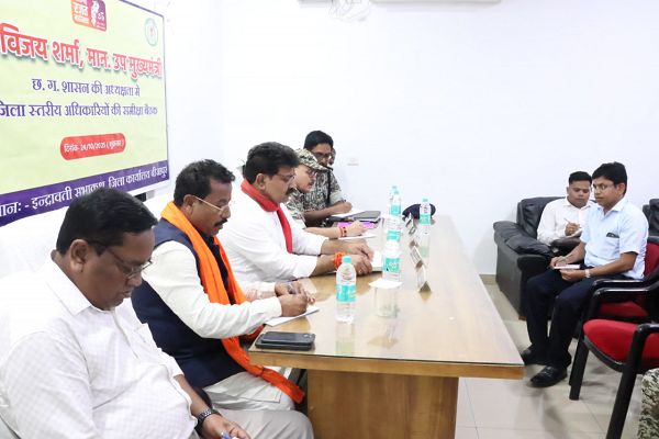 उपमुख्यमंत्री श्री विजय शर्मा ने पुनर्वास केंद्र में सुविधाओं की ली समीक्षा बैठक