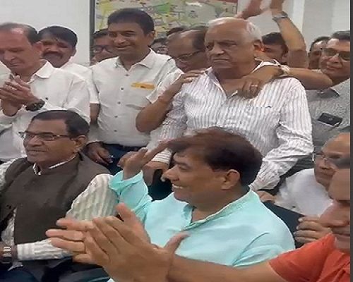 अग्रवाल समाज का विरोध प्रदर्शन: अभद्र टिप्पणी के विरोध में थाना घेराव, ज्ञापन सौंपा