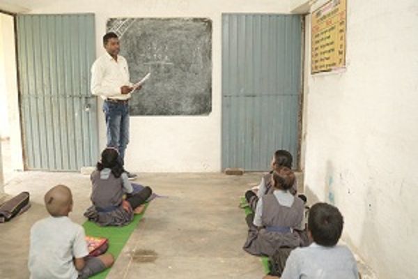 एकलशिक्षकीय विद्यालय तराईमार में आई नई रोशनी