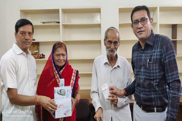 जैन संवेदना ट्रस्ट ने वितरित की 3980वीं बीपी-शुगर मशीन और 10250वीं श्रवण यंत्र