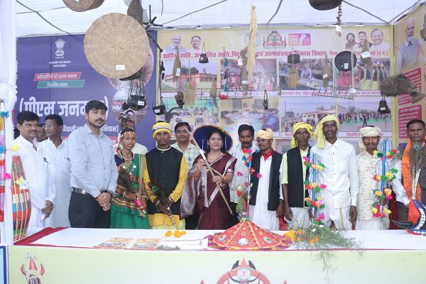 छत्तीसगढ़ राज्योत्सव 2025 : खादी एवं ग्रामोद्योग बोर्ड के अध्यक्ष श्री राकेश पांडेय के मुख्य आतिथ्य में तीन दिवसीय जिला स्तरीय राज्योत्सव का भव्य आयोजन