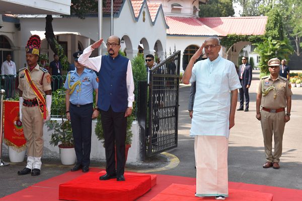 उप राष्ट्रपति को दिया गया गार्ड ऑफ ऑनर