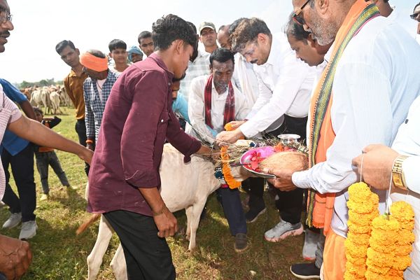 भागूटोला में घुमंतू पशुओं की सेवा, सुरक्षा और संरक्षण की मिसाल