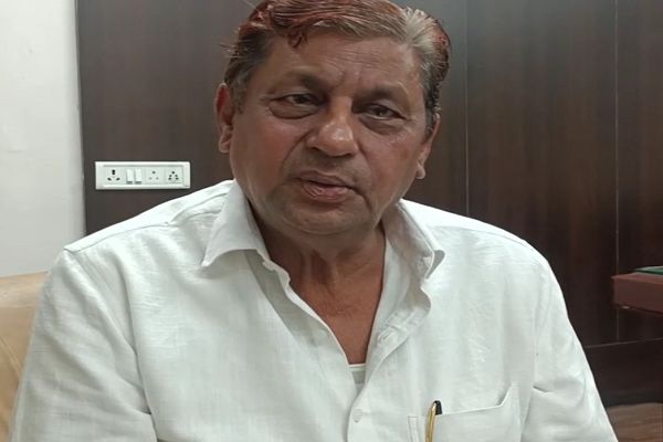 पूर्व मंत्री अकबर की बिगड़ी तबियत, हैदराबाद के अस्पताल में भर्ती...