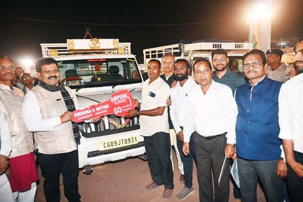 उपमुख्यमंत्री श्री विजय शर्मा ने पीएम मत्स्य संपदा योजना के तहत मत्स्यपालकों को पिकअप वाहन की सौंपी चाबी