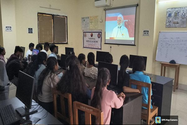 राष्ट्रभक्ति के स्वर से गूंजा वंदे मातरम् &mdash; 150वीं वर्षगांठ पर मनाया गया स्मरणोत्सव