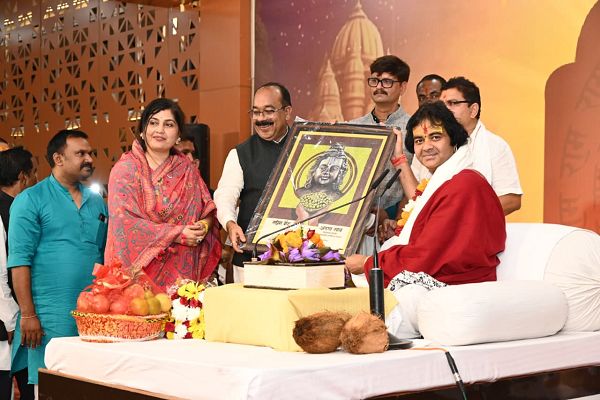  उप मुख्यमंत्री अरुण साव ने लोरमी में सपत्नीक चिन्मयानंद बापू जी के श्रीमुख से सुनी श्रीराम कथा