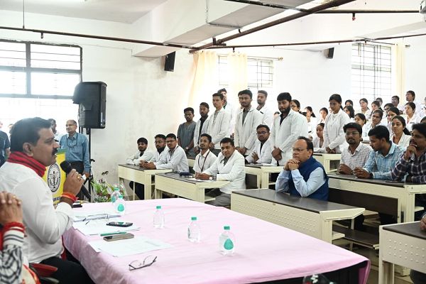  चिकित्सकों के लिए मानव स्वास्थ्य सेवा से बढ़कर, कोई खुशी और आनंद नहीं - उप मुख्यमंत्री श्री विजय शर्मा