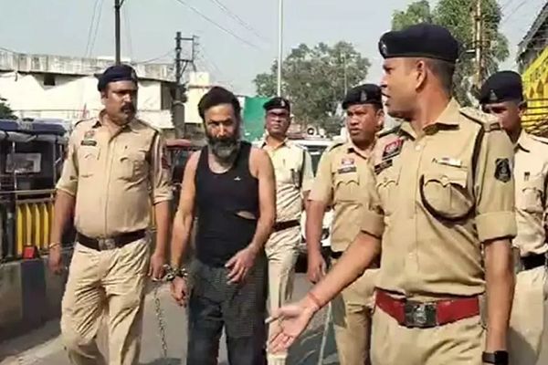 151 दिन बाद कुख्यात सूदखोर &lsquo;रूबी तोमर&rsquo; गिरफ्तार, पुलिस ने निकाला जुलूस..