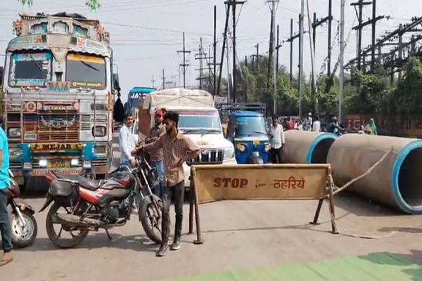 खुले गड्ढे में डूबने से दो मासूमों की मौत, आक्रोशित लोगों ने रिंग रोड किया जाम
