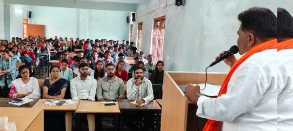 गरियाबंद में आत्मनिर्भर भारत संकल्प अभियान के तहत युवा एवं महिला सम्मेलन सम्पन्न