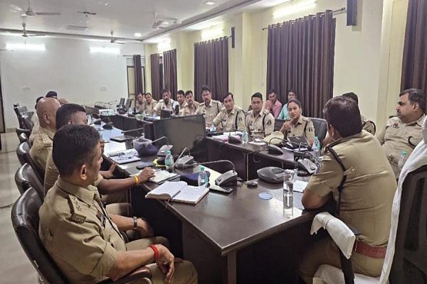  मुंगेली पुलिस अधीक्षक ने जिले में पुर्व लंबित शिकायतोे का 15 दिवस मे निराकरण करने हेतू दिये थाना चौकी प्रभारियों को दिये सख्त निर्देश