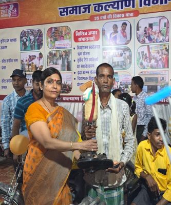 दिव्यांग मनोज को मिला नया सहारा