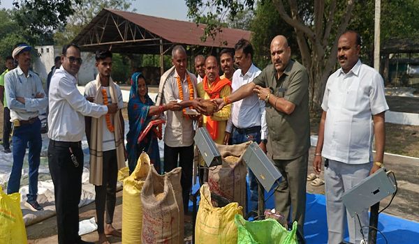रायपुर : बलौदाबाजार जिले में समर्थन मूल्य में धान खरीदी की हुईं शुरुआत