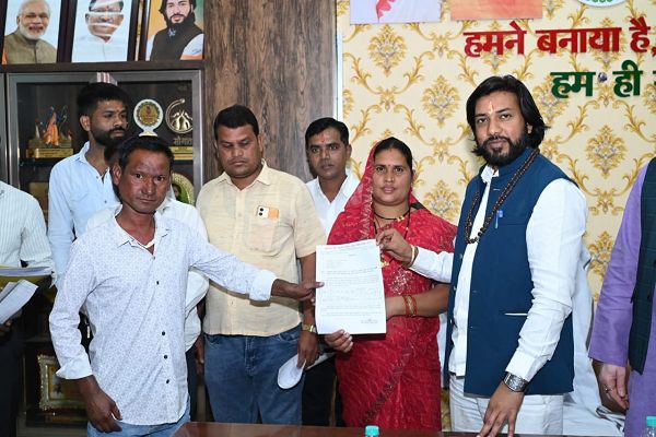 कैबिनेट मंत्री गुरु खुशवंत साहेब जी ने आरंग के क्षेत्रीय कार्यालय में किया जनदर्शन