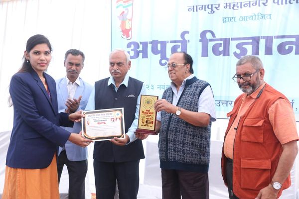  नागपुर अपूर्व विज्ञान मेले में छत्तीसगढ़ से प्रकृति शिक्षण विज्ञान यात्रा दल शामिल, गरियाबंद के शिक्षक हुए सम्मानित* 