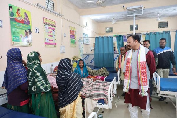 स्वास्थ्य मंत्री ने किया सामुदायिक स्वास्थ्य केंद्र साजा का निरीक्षण