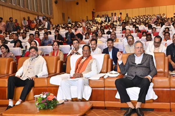 मुख्यमंत्री श्री विष्णु देव साय ने सुनी 'मन की बात' की 128 वीं कड़ी