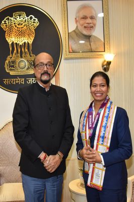  राज्यपाल से सुश्री आकांक्षा सत्यवंशी ने की सौजन्य भेंट