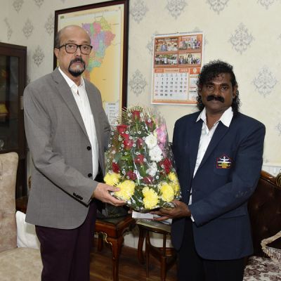 राज्यपाल श्री डेका से वुशु एसोसिएशन के महासचिव ने की भेंट